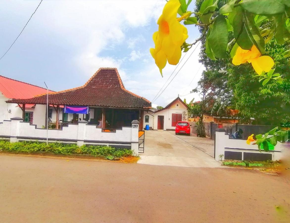 Reddoorz Syariah @ Ndalem Kembang Sore Γιογκιακάρτα Εξωτερικό φωτογραφία